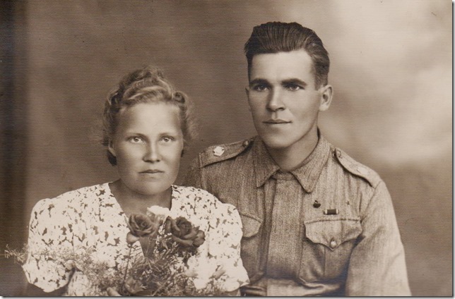 AinojaAatosHeinosenhääkuvakesällä1944 Kopio